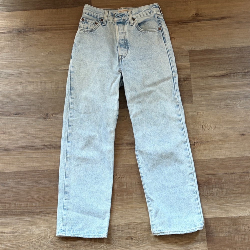 Levi’s ribcage straight ankle Jean 25